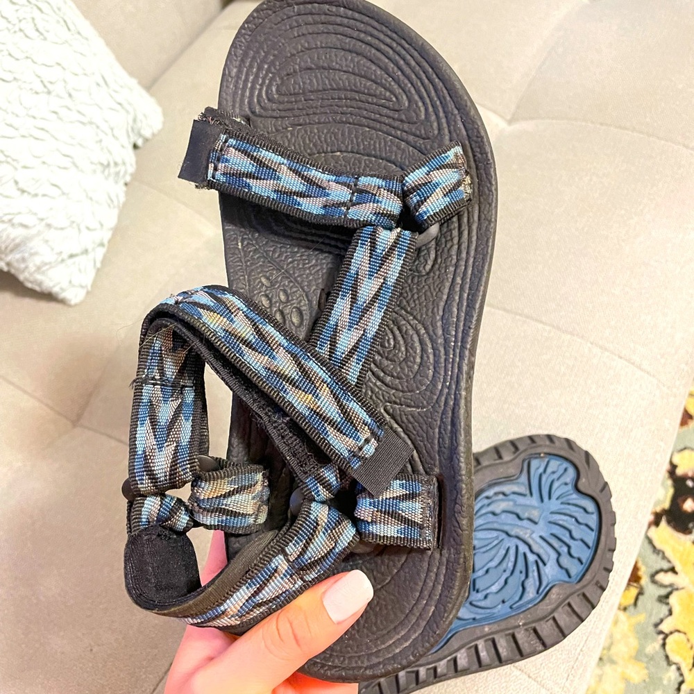 Teva size 6